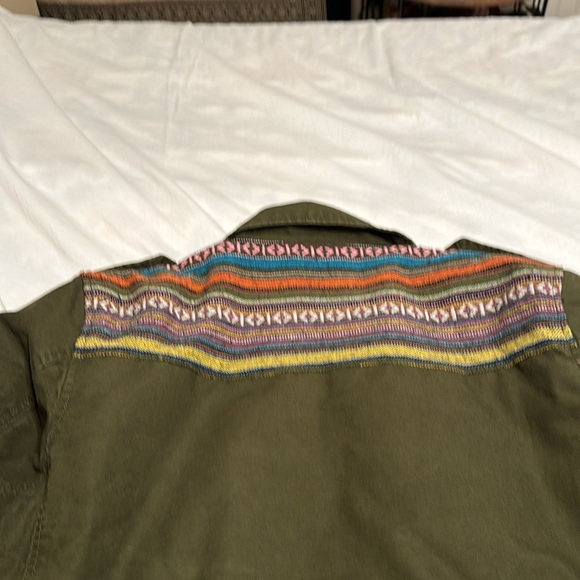 A great olive colored canvas jacket - Picture 3 of 6